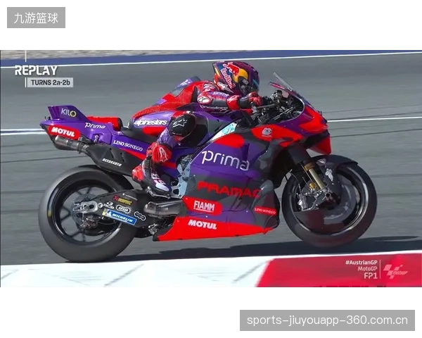 MotoGP赛场再度发生撞车事件，意外瞬间震撼全球引发热议